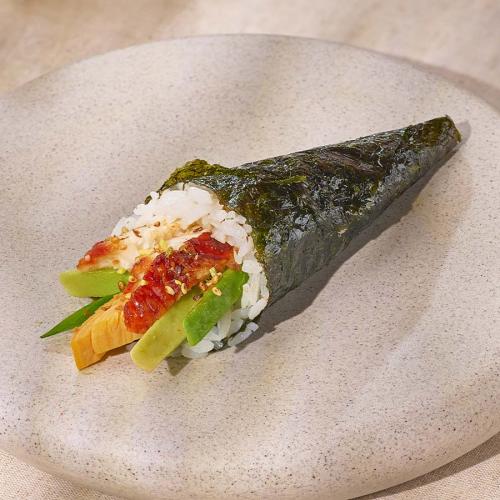 Yalangoch qiz divanda Lima Adriana porno